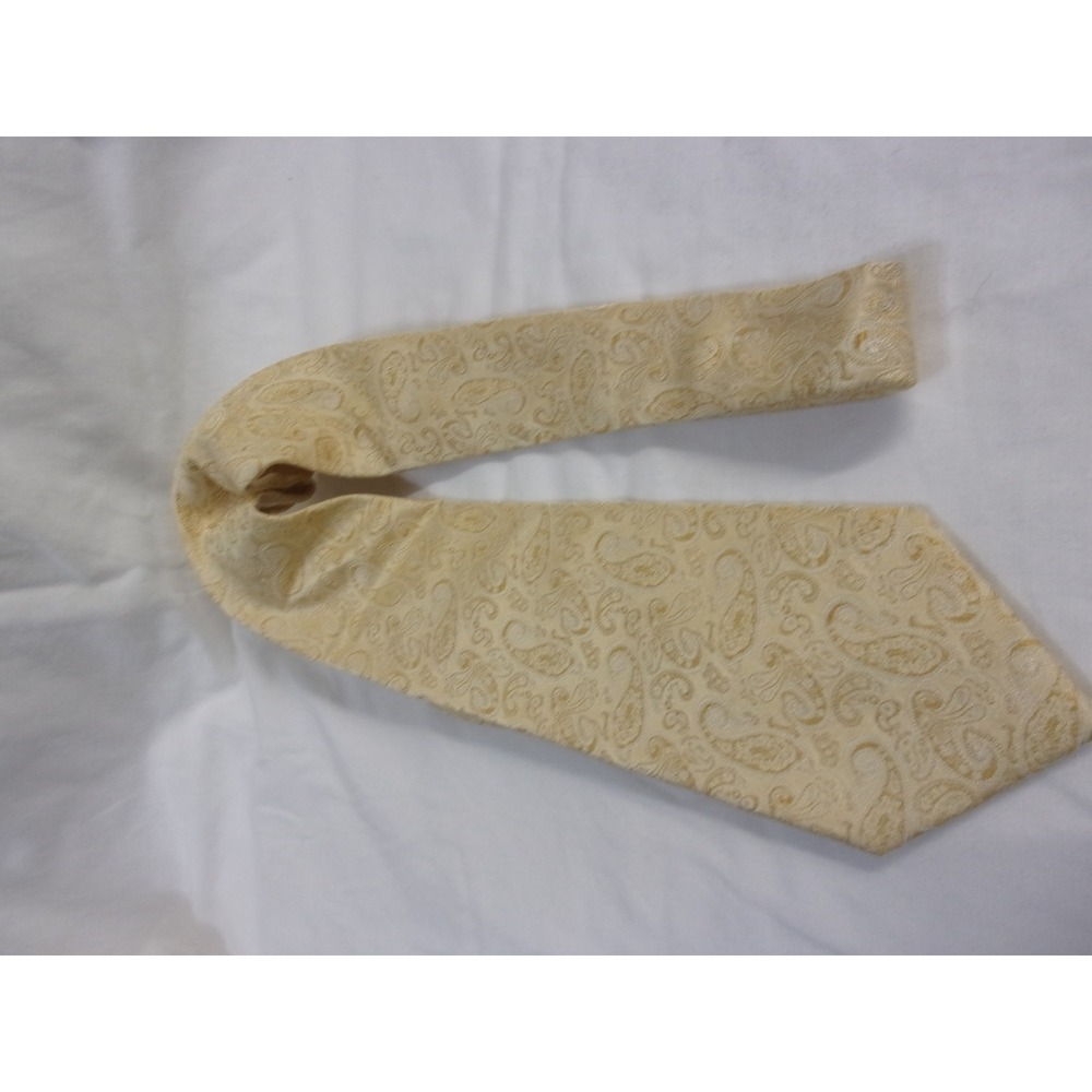 Geoffrey Beene Necktie Yellow Paisley Silk Men's Fashion Dress Tie - Picture 4 of 5